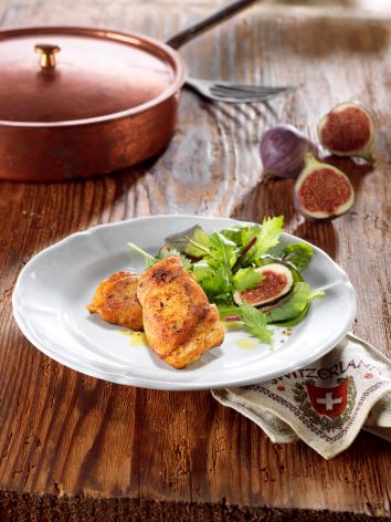 pouletschenkel-steak-mit-salat-und-feigen